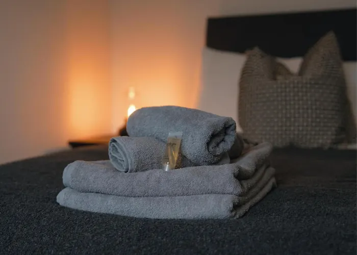 Stylish 3bed Apt, Prime Location, Sleeps 6