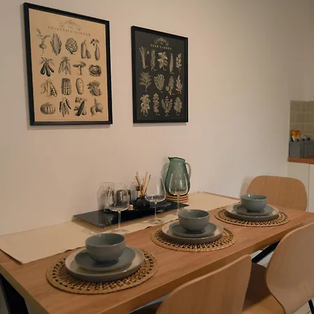 Stylish 3bed Apt, Prime Location, Sleeps 6 Apartment *