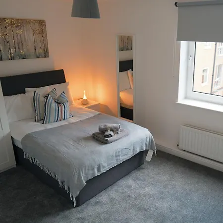 Apartment Stylish 3bed Apt, Prime Location, Sleeps 6