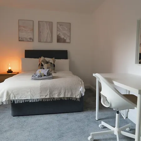 Stylish 3bed Apt, Prime Location, Sleeps 6 Apartment
