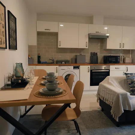 Stylish 3bed Apt, Prime Location, Sleeps 6 Leeds (West Yorkshire)