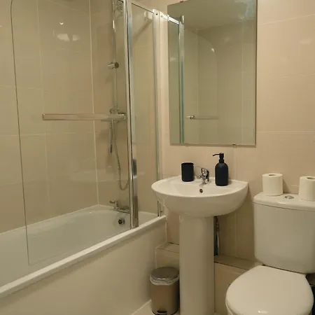 Apartment Stylish 3bed Apt, Prime Location, Sleeps 6